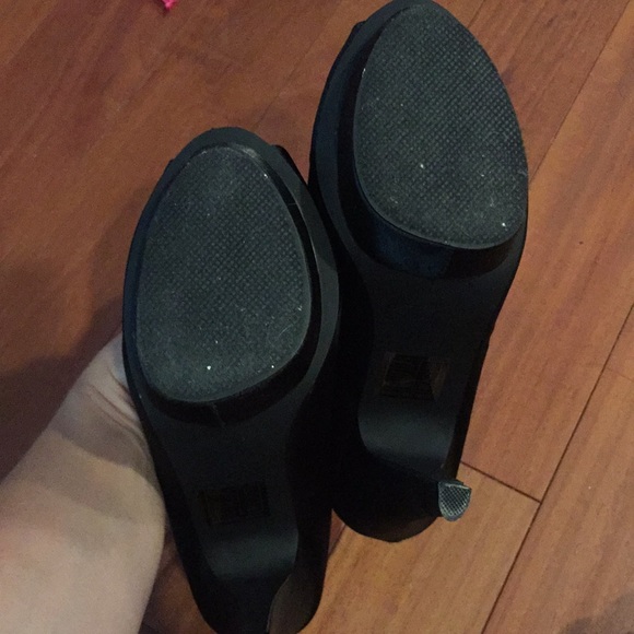 Heels - Picture 4 of 4